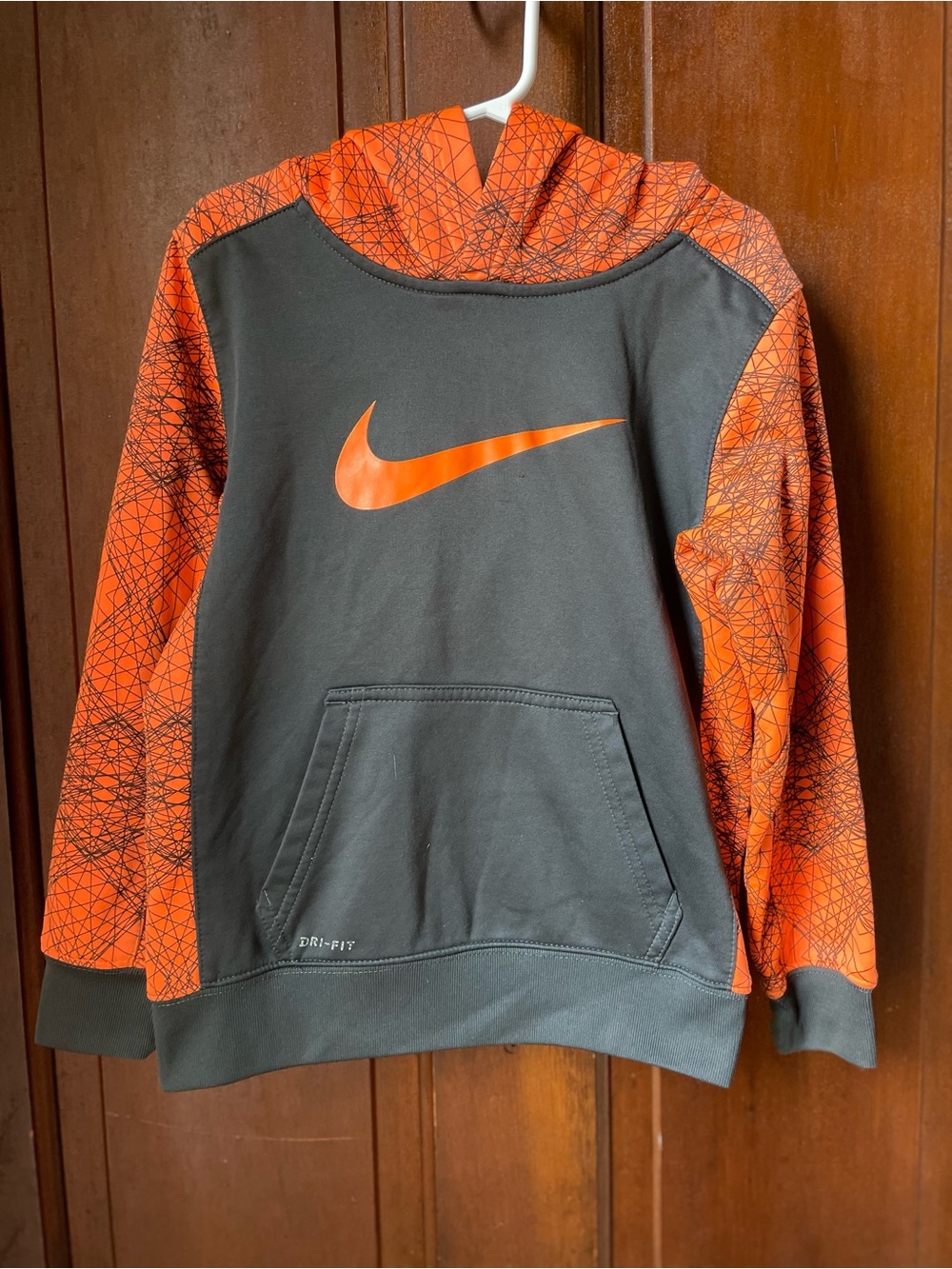 Nike dri fit boys size 6 gray / orange athletic hoodie